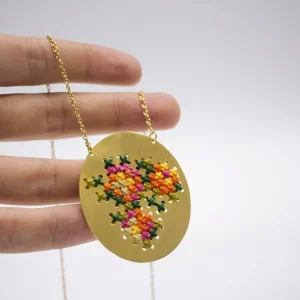 Collana con ciondolo EMBROIDERED