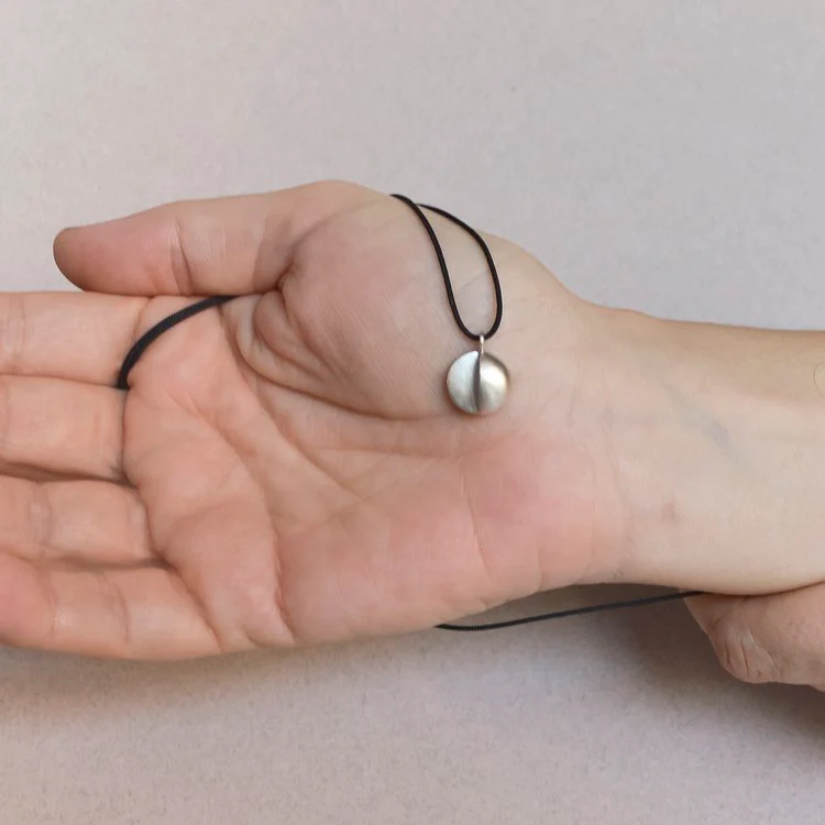 Collana corda con ciondolo MOON