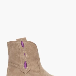 Stivaletto 292 camoscio taupè con ricamo e riporto in viola