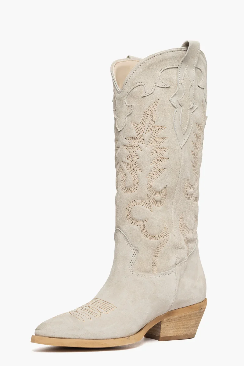 Stivali camoscio beige con ricamo 1296 - immagine 4