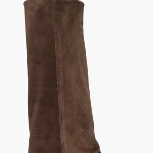 Stivale con risvolto e rialzo interno camoscio cioccolato Roma 2025