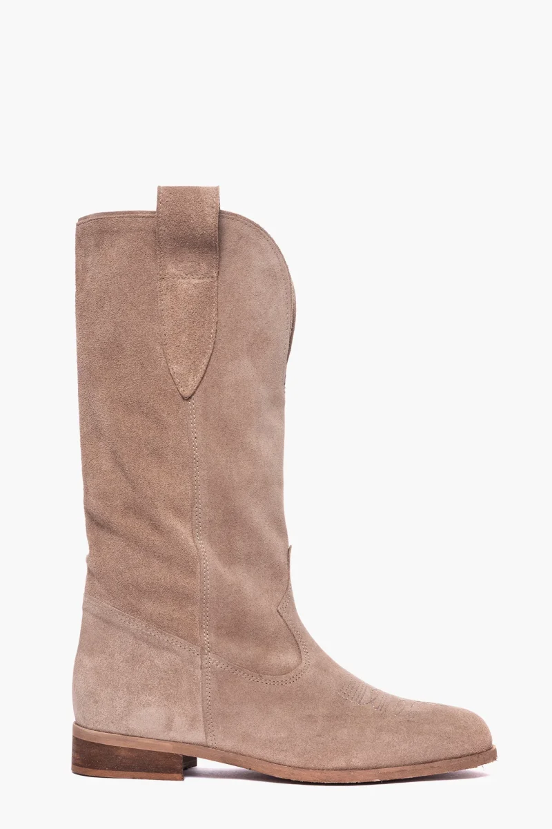 Stivali 288 camoscio taupe con ricamo in punta e scollo