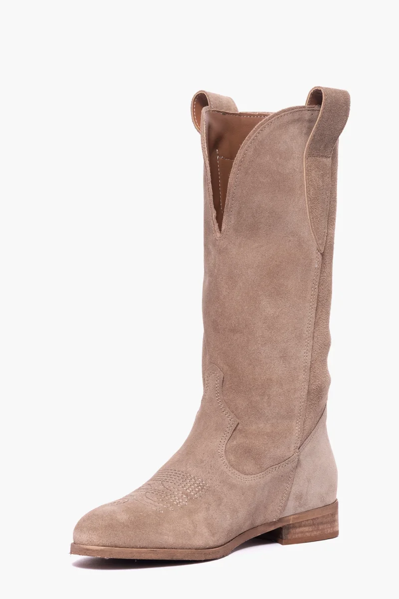 Stivali 288 camoscio taupe con ricamo in punta e scollo - immagine 4