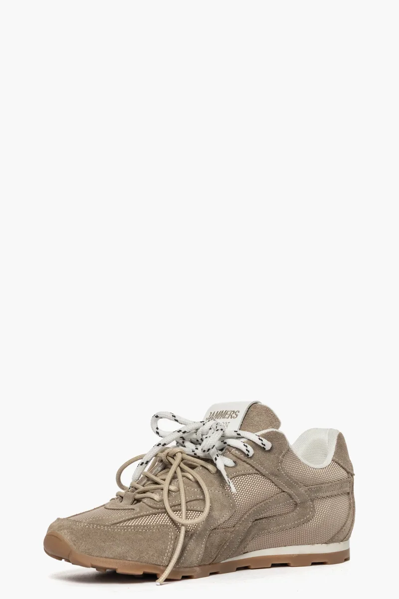 Sneakers camoscio taupè Isabel con doppio laccio JL - immagine 4