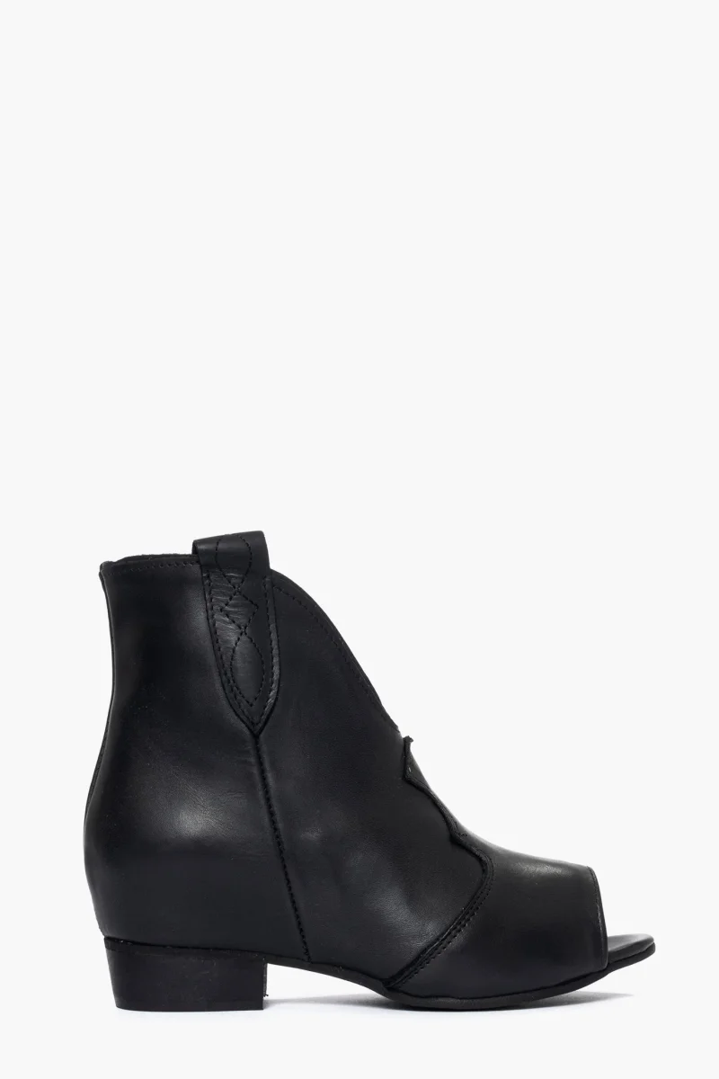 Stivaletto 1691 spuntato pelle nero con rialzo interno