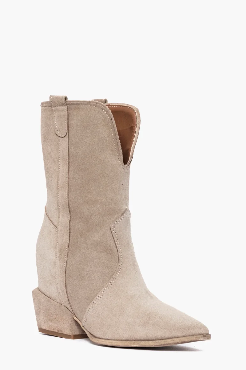 Stivaletti Zoe camoscio taupè rialzo interno - immagine 3