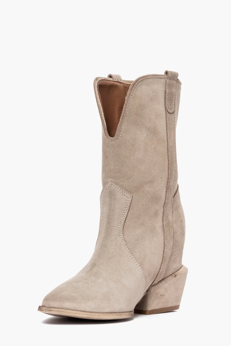 Stivaletti Zoe camoscio taupè rialzo interno - immagine 4