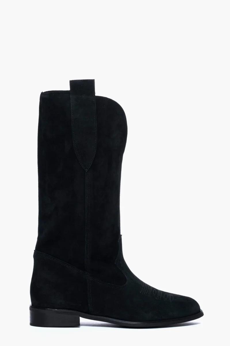 Stivali 288 camoscio nero con ricamo in punta e scollo