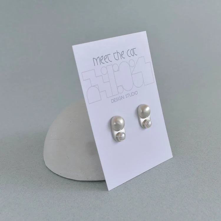 Orecchini a lobo con perla BUTTON - immagine 3