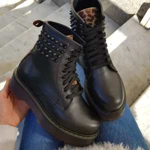 Stivaletti Oxford limited pelle nero e borchie