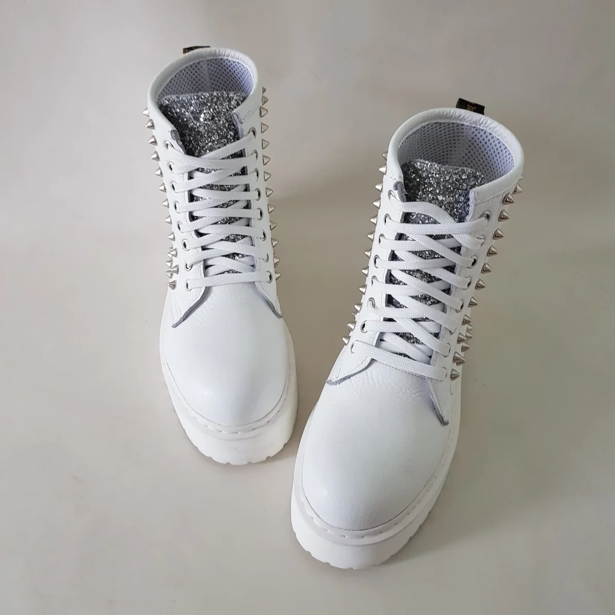 Stivaletti Oxford 84 pelle bianco con glitter e borchie argento - immagine 3