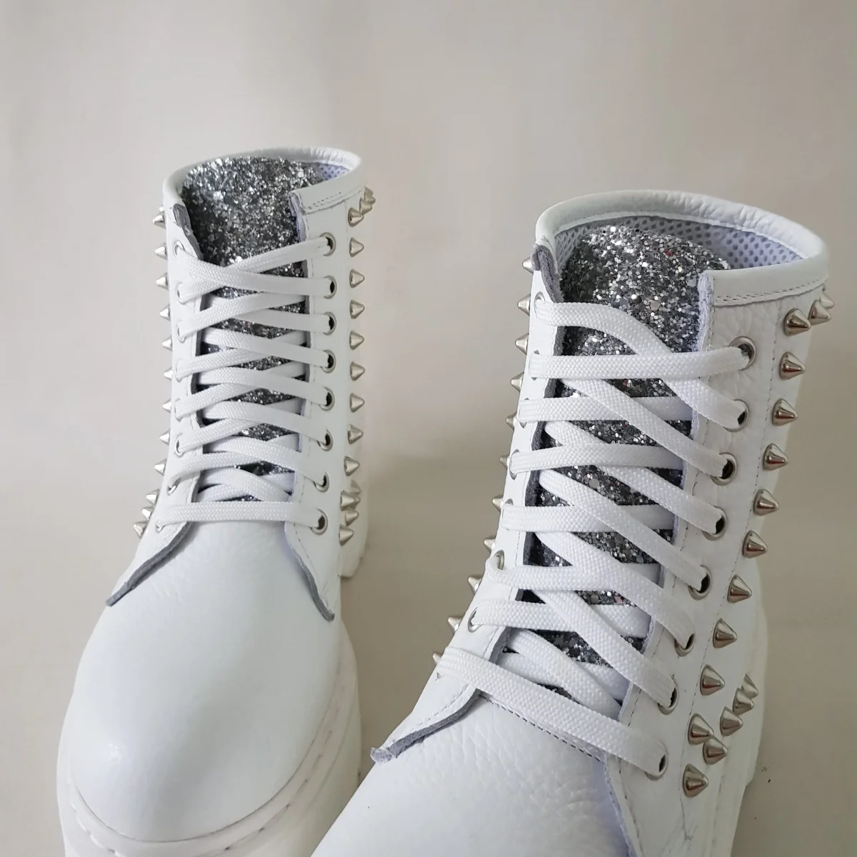 Stivaletti Oxford 84 pelle bianco con glitter e borchie argento - immagine 4