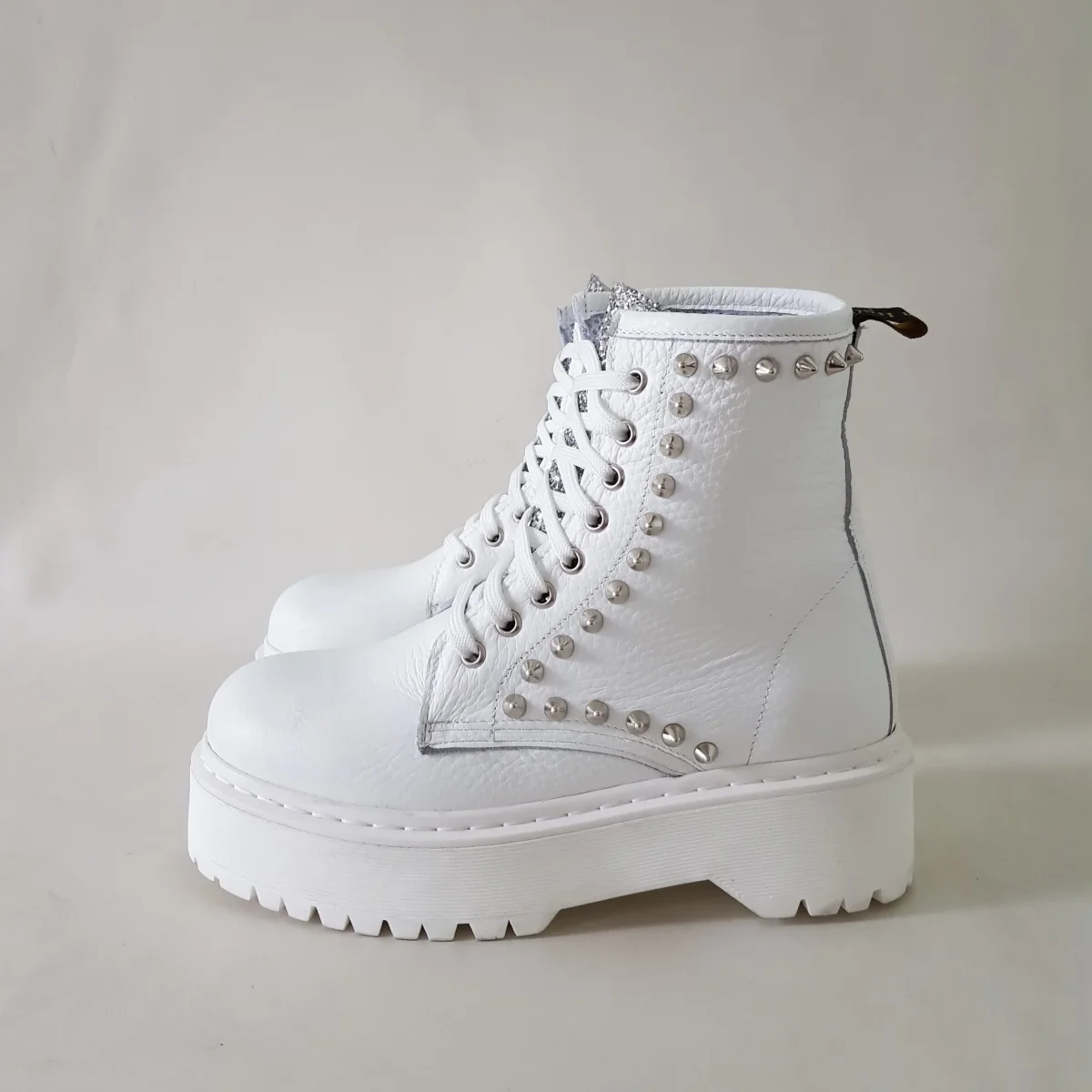 Stivaletti Oxford 84 pelle bianco con glitter e borchie argento