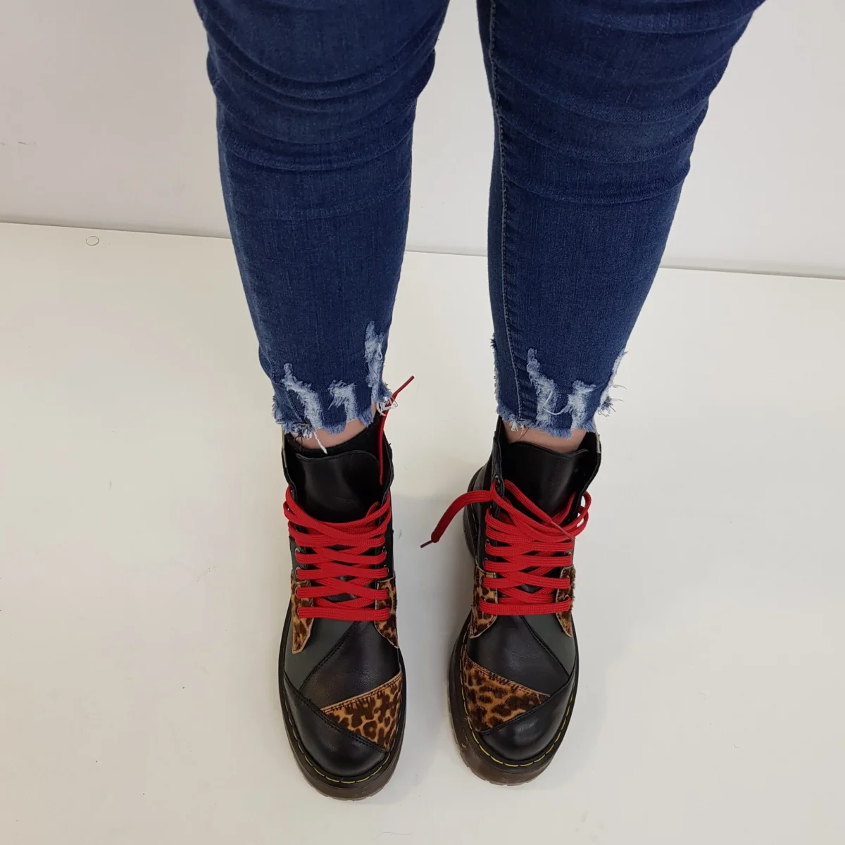 Stivaletti Oxford patch pelle nero e cavallino animalier - immagine 3