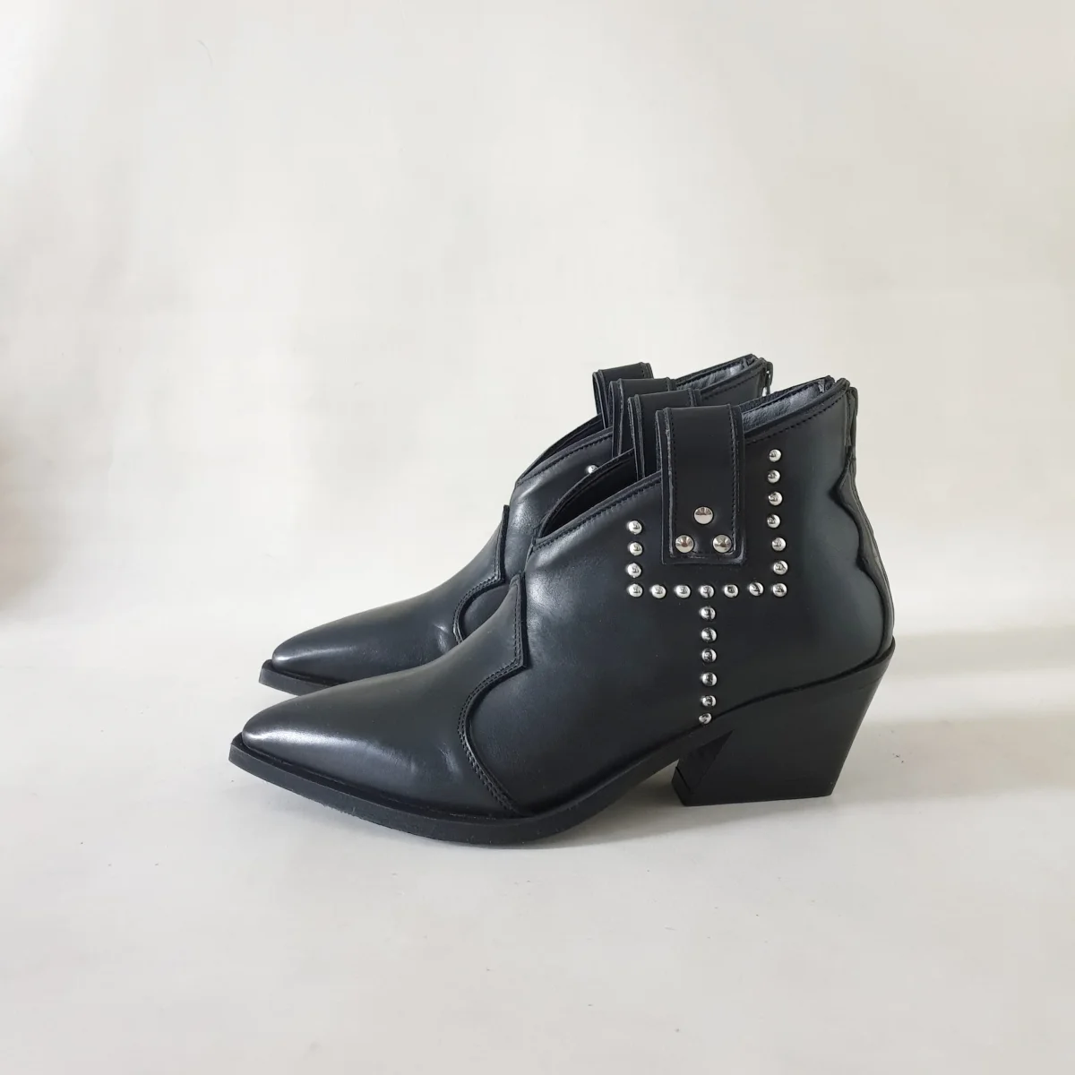 Stivaletti Stephan 12 pelle nero con borchie argento