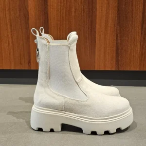 Stivaletti camoscio latte Vienna con elastici